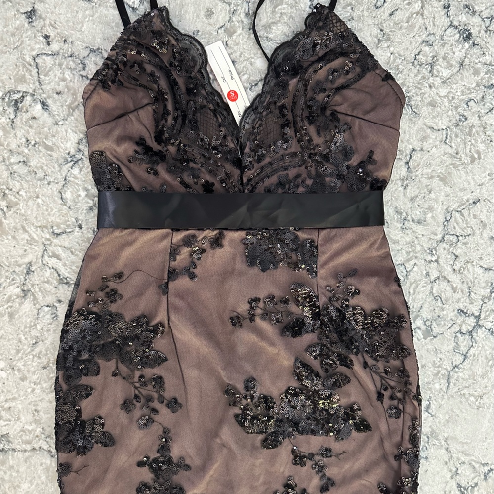 Meiling fashion dress, black lace and sequins with nude lining